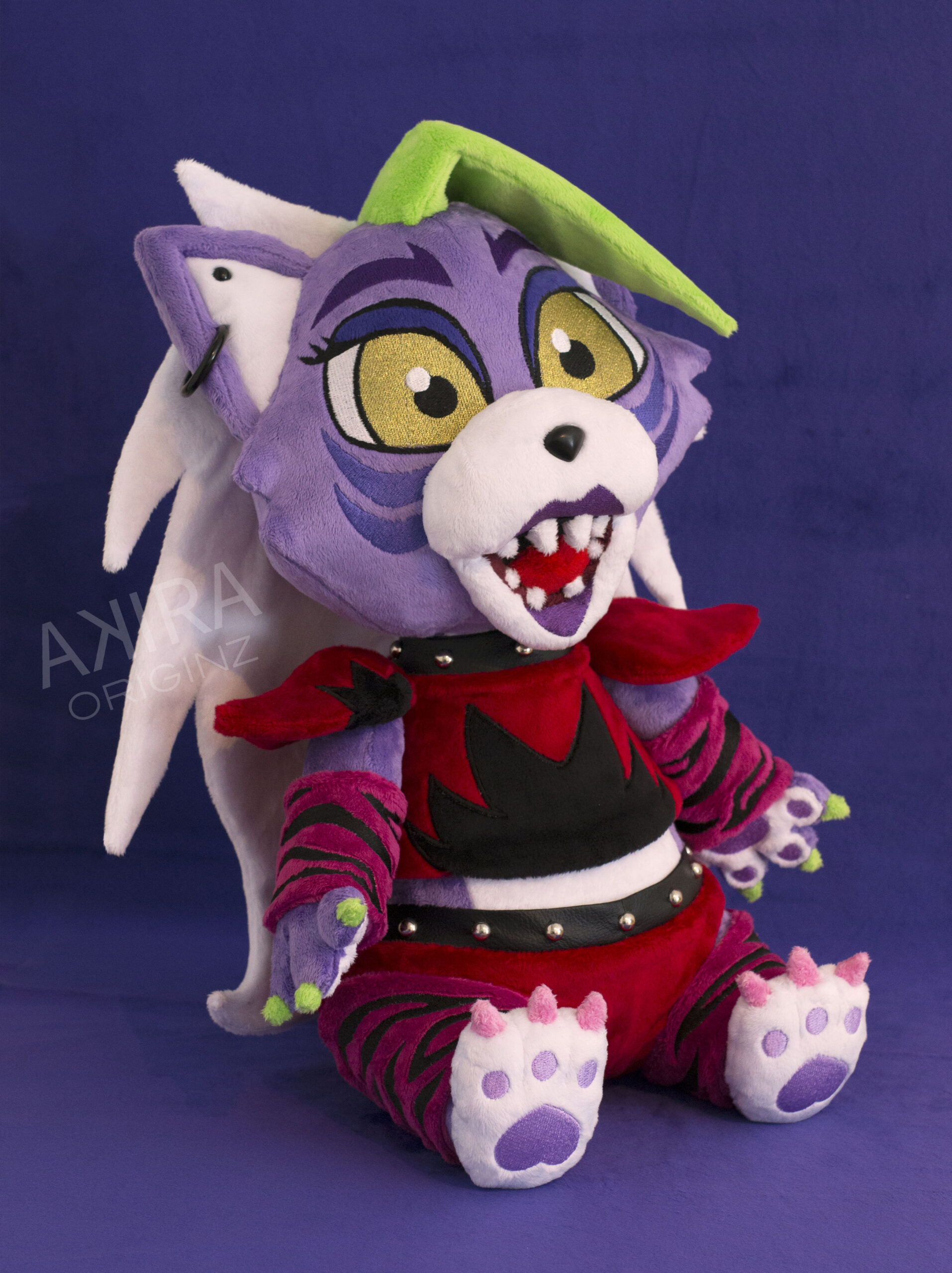 Roxy - Plush Artist And Tailor