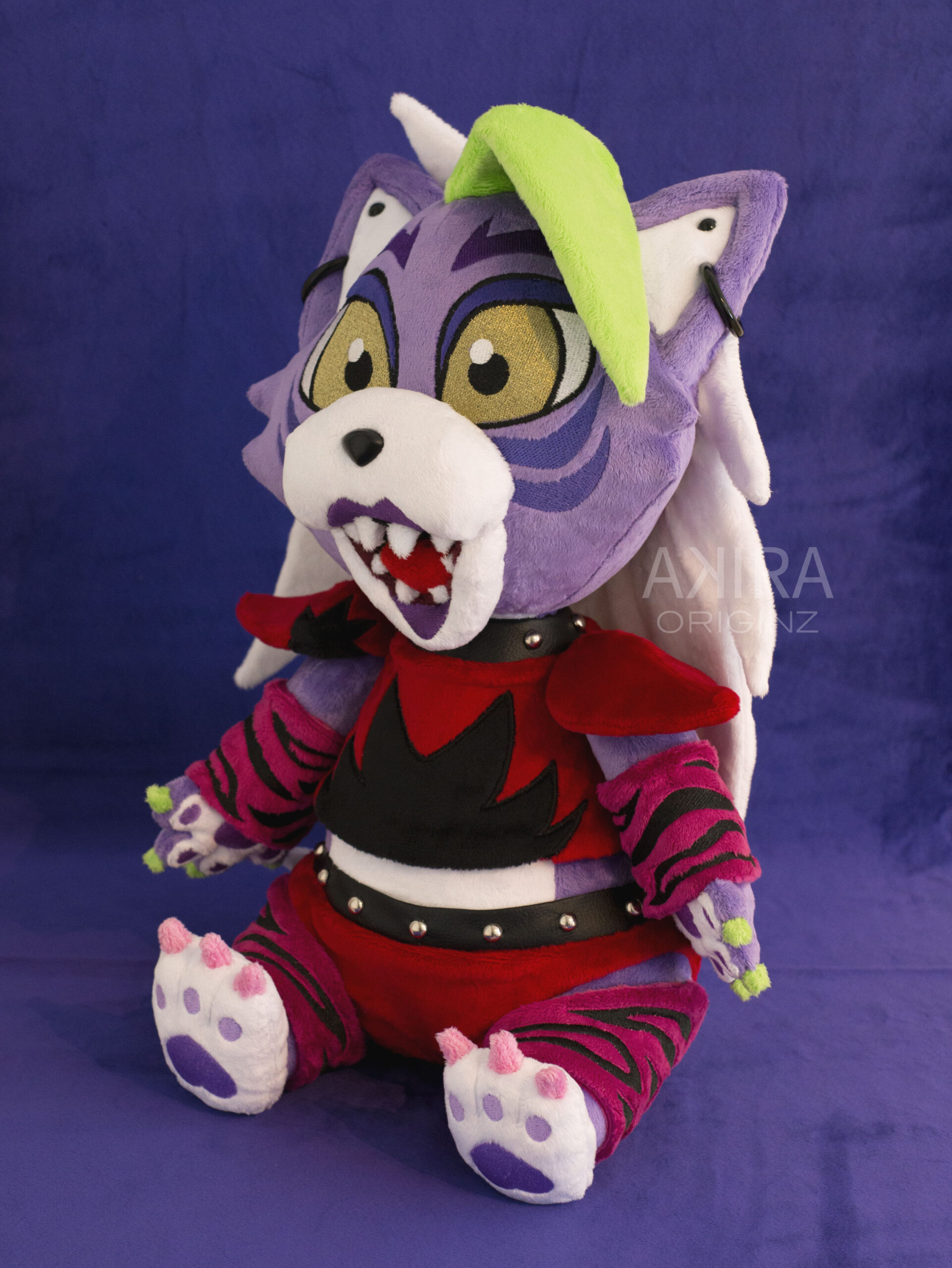 Roxy - Plush Artist And Tailor