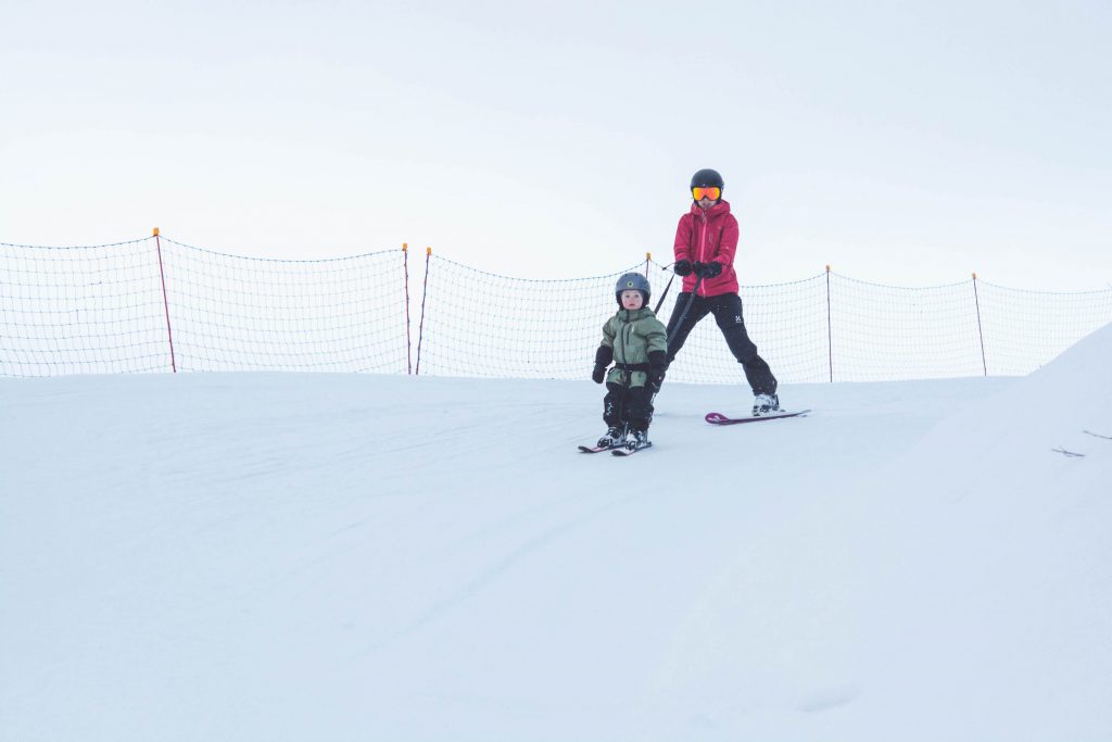 lära barn åka skidor