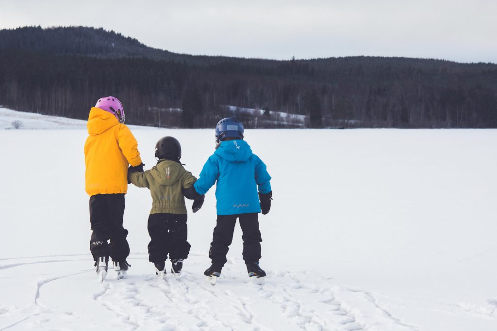 skridsko åkning på en sjö