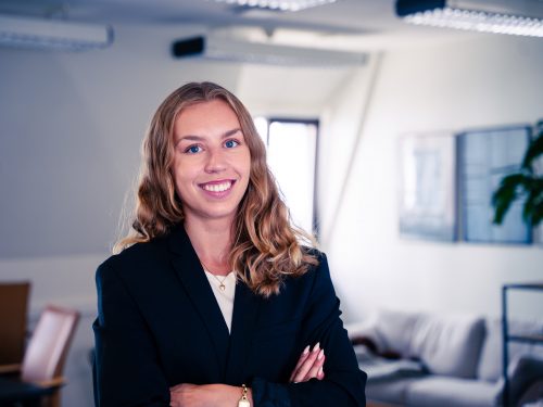 Juristen Isabelle Gunnarsson arbetar med familjerätt och har en expertis inom ekonomisk familjerätt, mer specifikt bodelningar. 