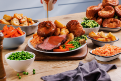 brewers_fayre_roast_plated_beef_gravy_pour_3x2