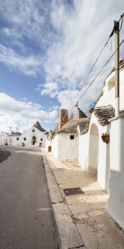 Alberobello, via del Gesù e Trullo Sovrano