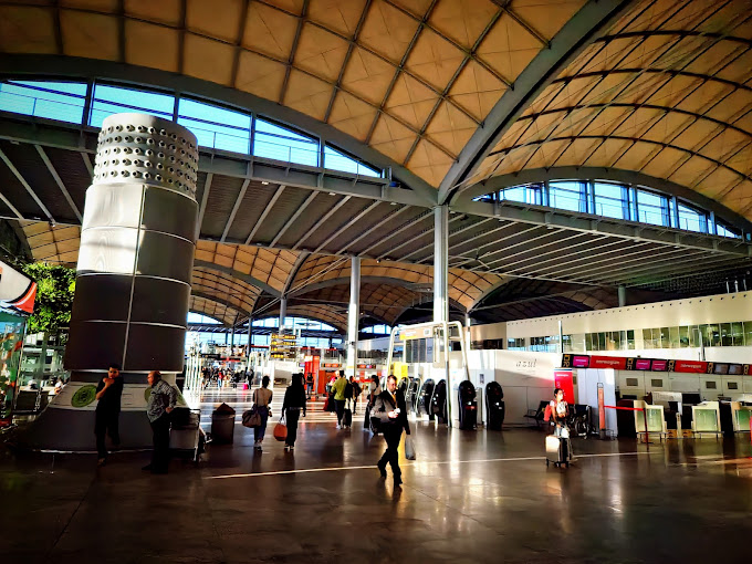 people at Alicante Airport