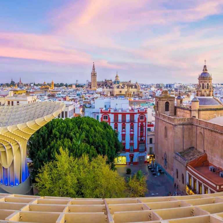 https://usercontent.one/wp/www.allevoyage.com/wp-content/uploads/2018/09/tour-seville-01-768x768.jpg