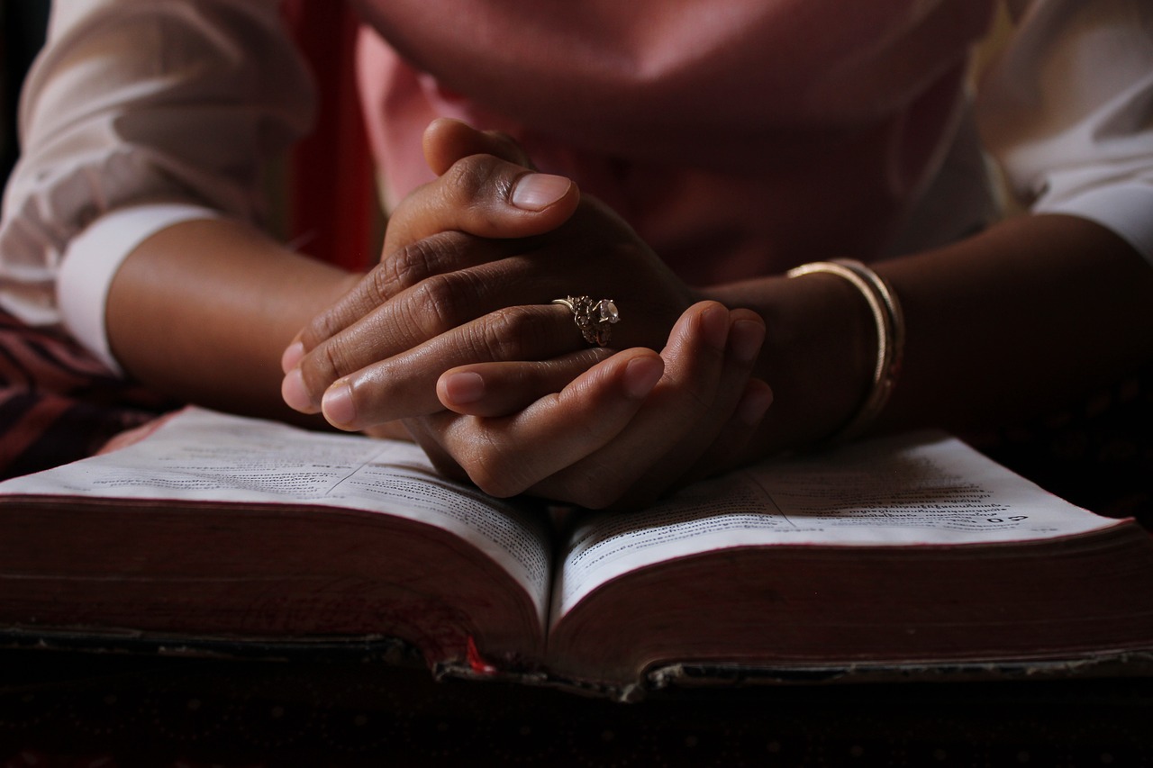 praying, bible, reading 