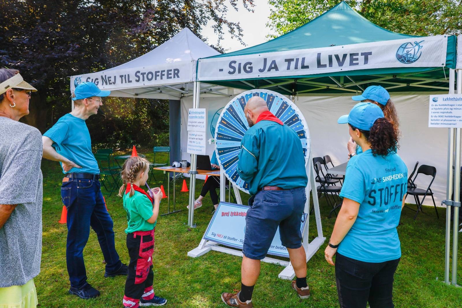 Scientology vrijwilligers op de Denemarken Gezondheidsbeurs dragen hun steentje bij in de aanloop naar de Internationale Overdosisbewustzijnsdag