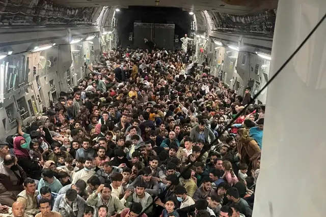 al sahawat times afghanistan 2021 crowded plane evacuation