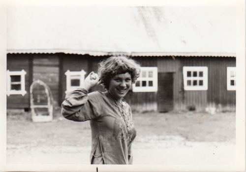 Person på stallbacken, Fösingsmåla gård