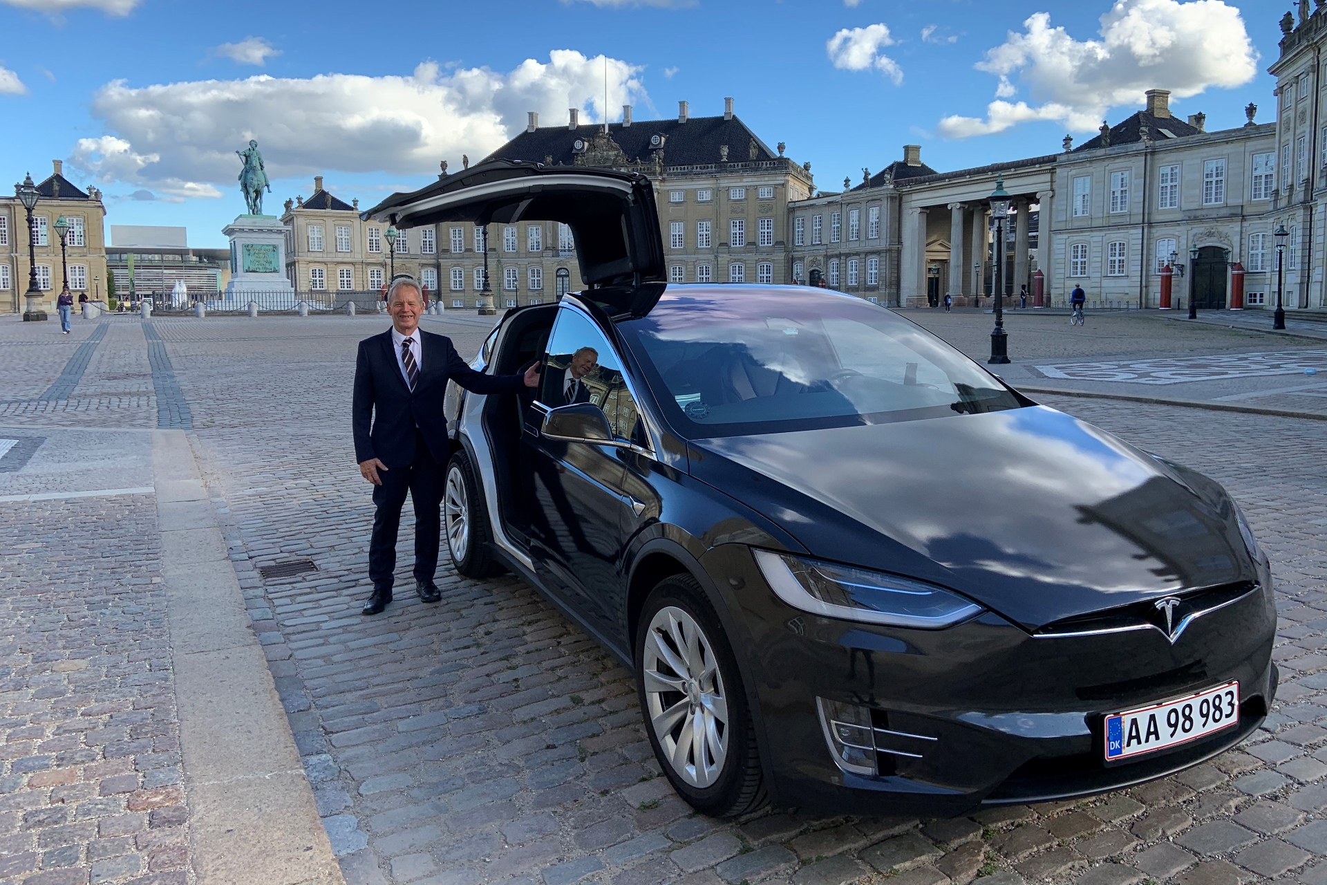 amalgamated- private-driver- amalienborg- GreenTouristGuides