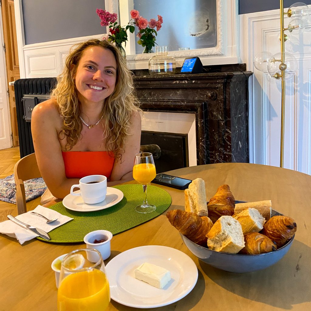 Amber at breakfast at Les Pénates, Mazamet (Carcassonne)