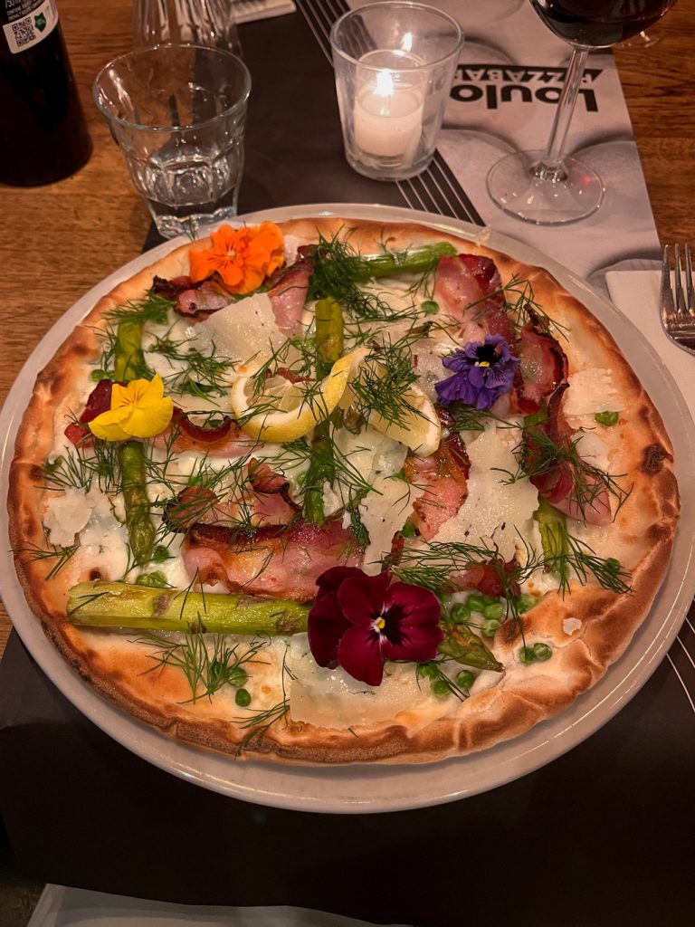 Primavera pizza at Loulou Pizzabar, Amsterdam