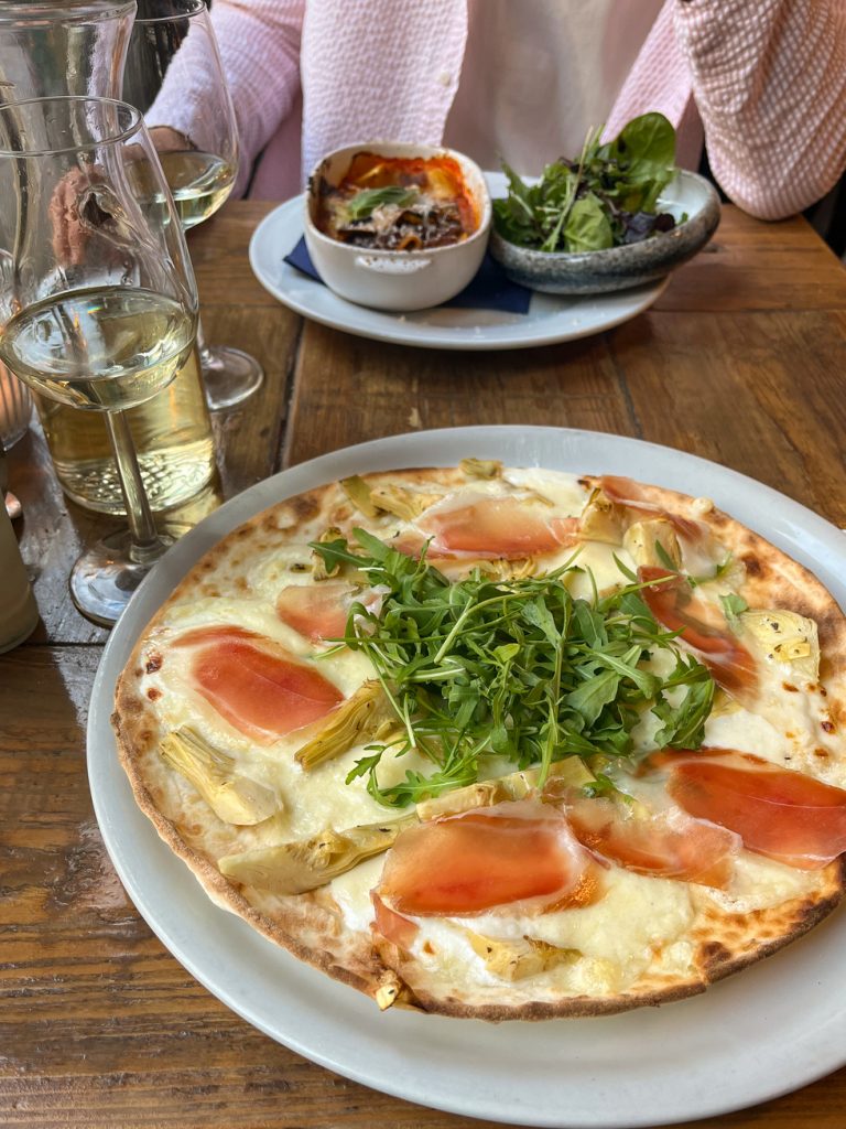 Artichoke pizza De Pizzakamer, Amsterdam