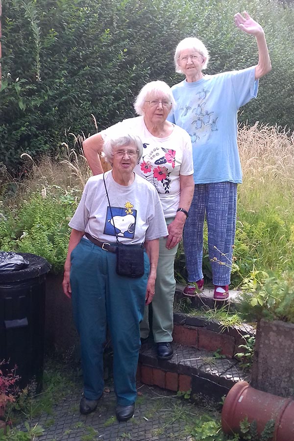 3 sisters, Mony waving, Trish, my Mum Paula, front Jennifer Sykes