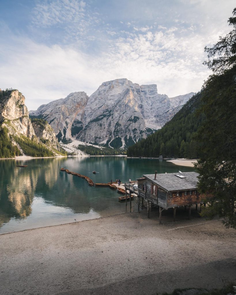 lago di braies in sunset