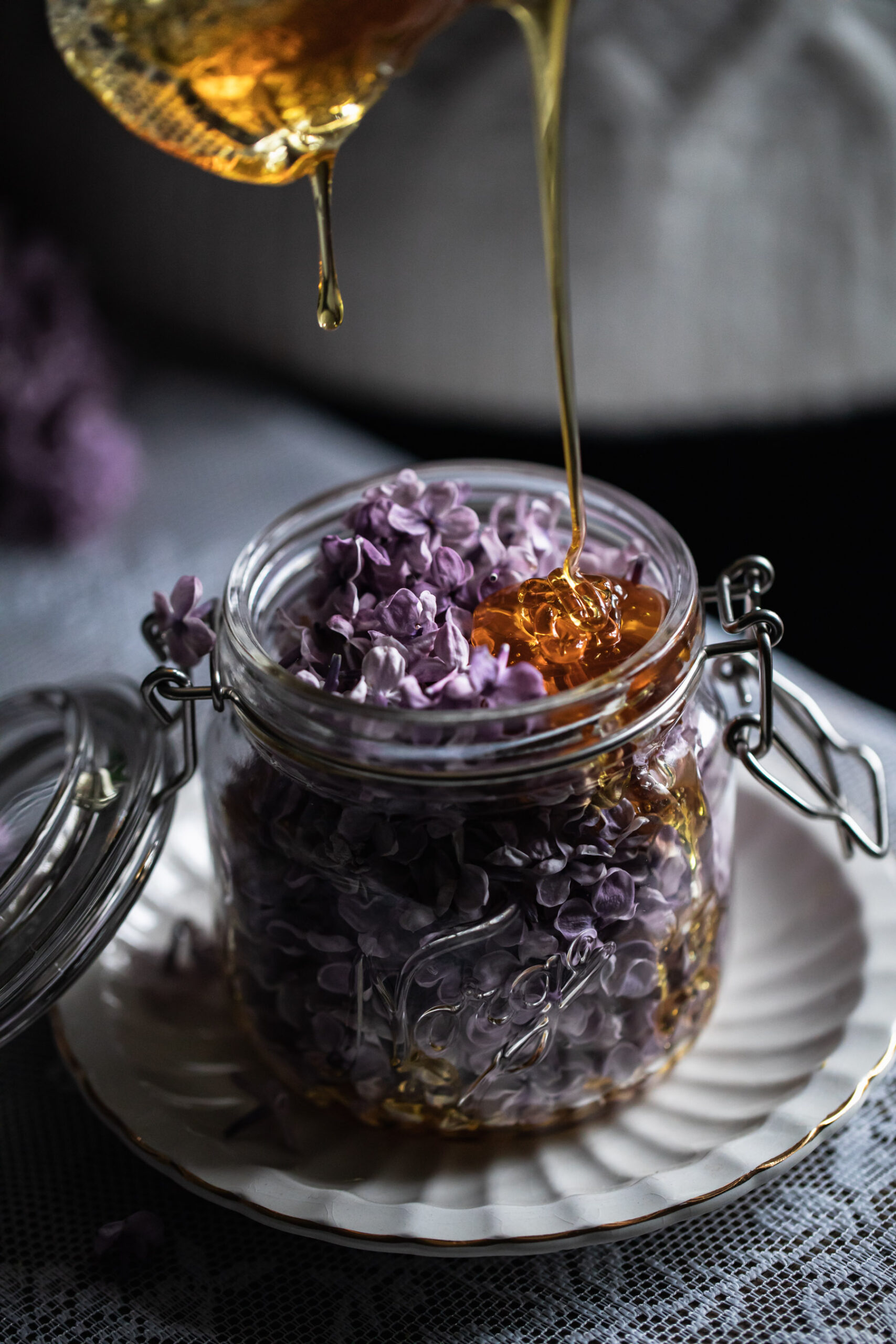 Lilac flower infused honey syriner honning