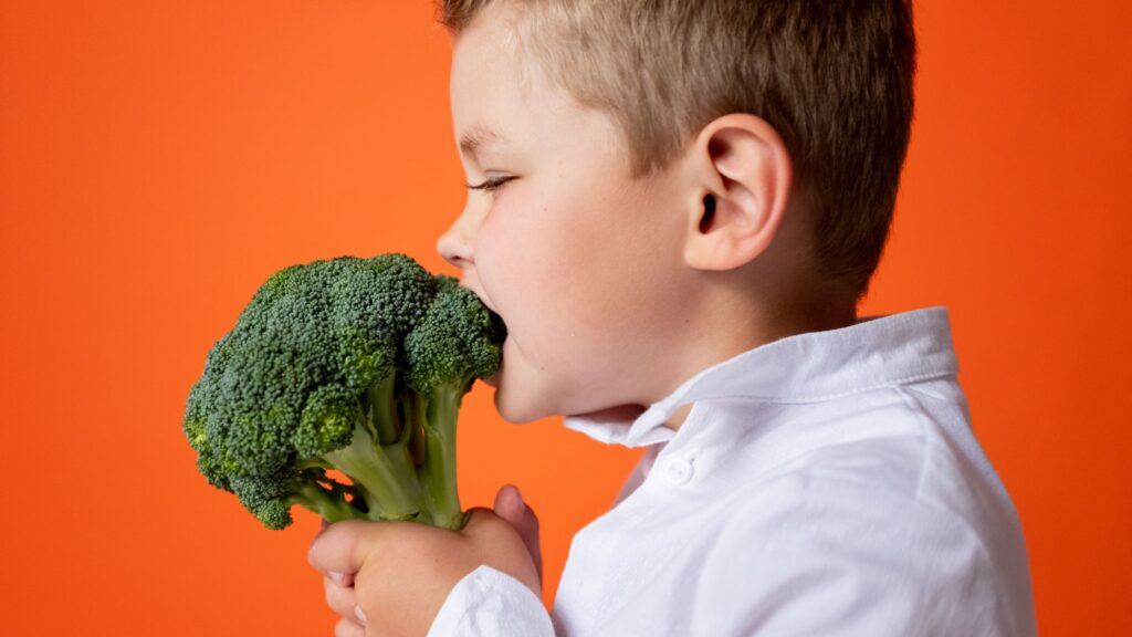 bambino mangia verdure - zucchero nei neonati