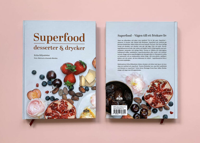 Bokomslag (framsida och baksida) av "Superfood – desserter och drycker"