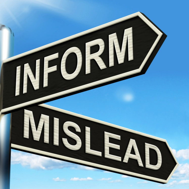 Vejskilt med pile mod Information og Mislead