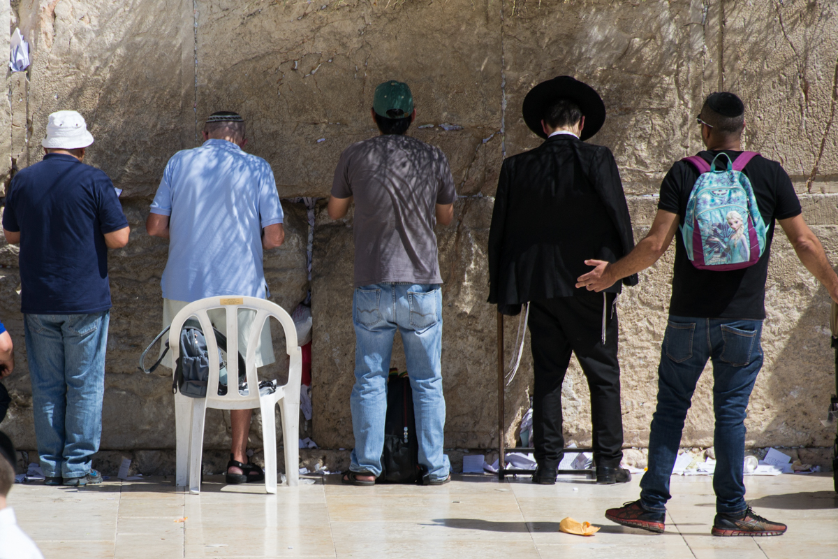 Israel – Praying men Western Wall- 1200px