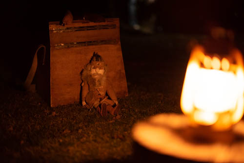 Sommige beoefenaars nemen hun Aeren (spirit) mee in de vorm van een pop. Deze is ook aanwezig bij het ritueel.-5615
