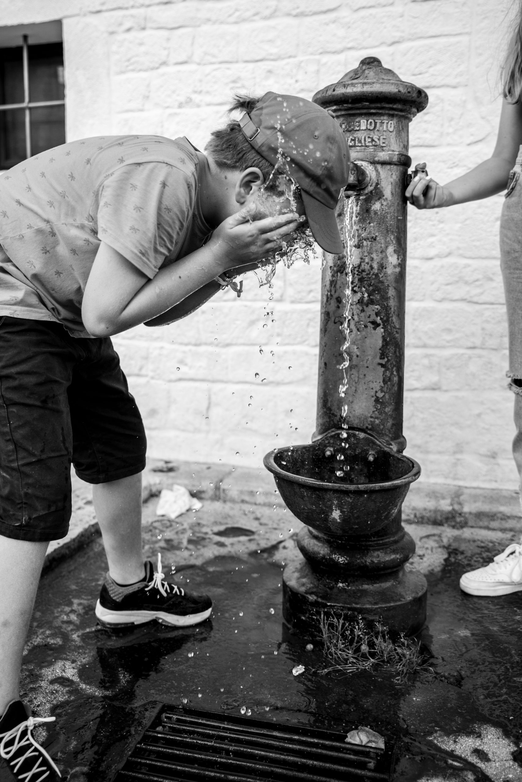 Quint op vakantie 14 – Al vroeg in de vakantie leerde Quint welke waterkranen je kon gebruiken om te drinken en te verkoelen