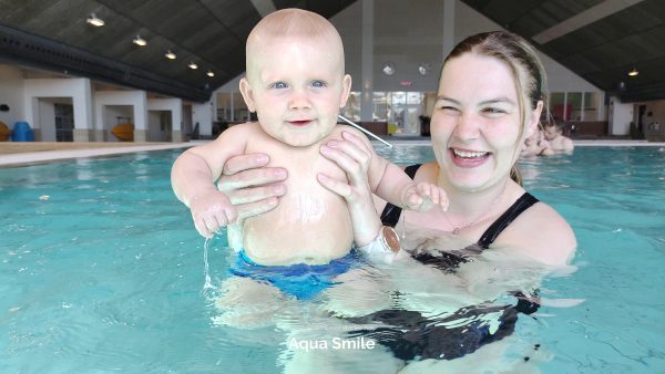Du vil opleve masser af smil, glæde og begejstring i bassinet. Det skal være sjovt at gå til babysvømning.