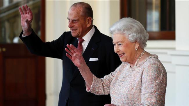 Britain's Queen Elizabeth II and her husband Prince Philip pictured on November 3, 2016. (Photo by AFP)