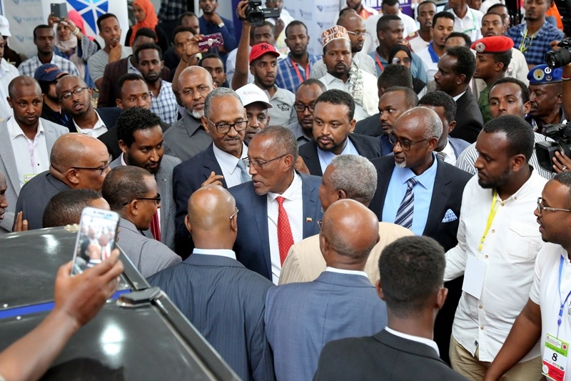 Madaxweynaha Somaliland Muuse Bixii oo xadhiga ka jaraya Carwadii sideedaad ee ganacsiga oo laga furay Hargeysa 9 Dec, 2018. Photo Araweelo News Network