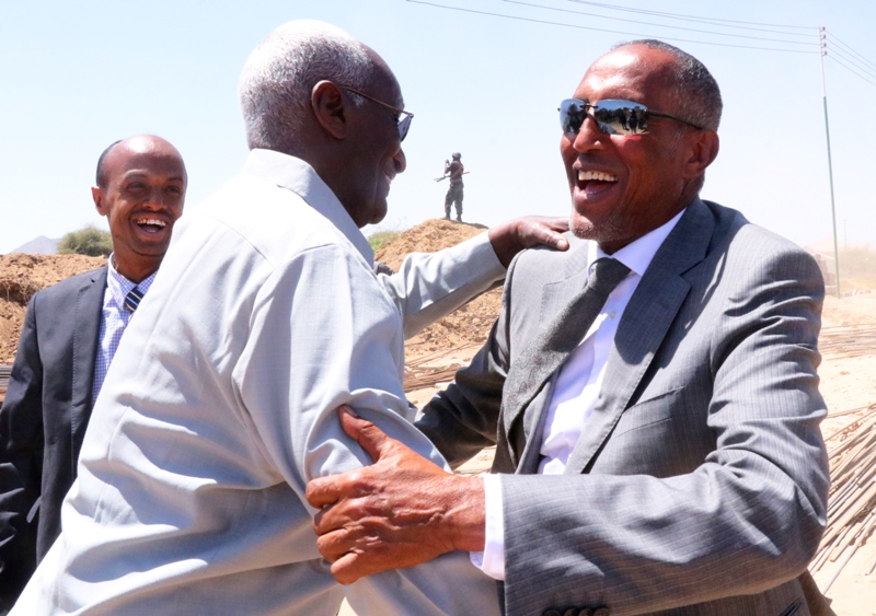 Madaxweynaha Somaliland Muuse Biixi Iyo guddoomiyaha Jaamacadda Camuud ee Boorama