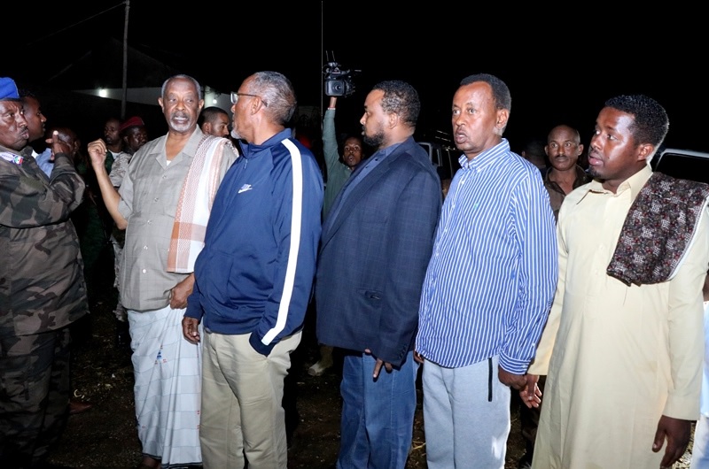 Madaxweynaha oo kormeerar meelaha roobku khasaaraha gaadhsiiyay ee Xaafadaha Hargeysa, Araweelo News Network, 14 May 2019.