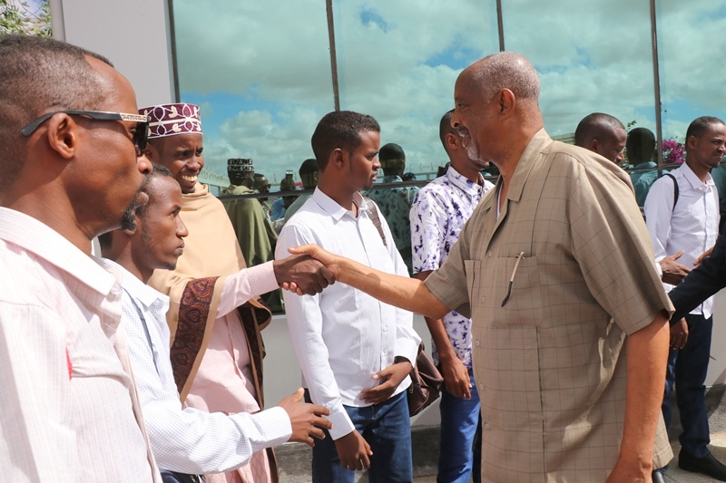 Wasiirka Arrimaha gudaha Somaliland oo sagootiyaya maxaabiista Puntland oo ka dhoofaya Madaarka Hargeysa 3 Jun 2019