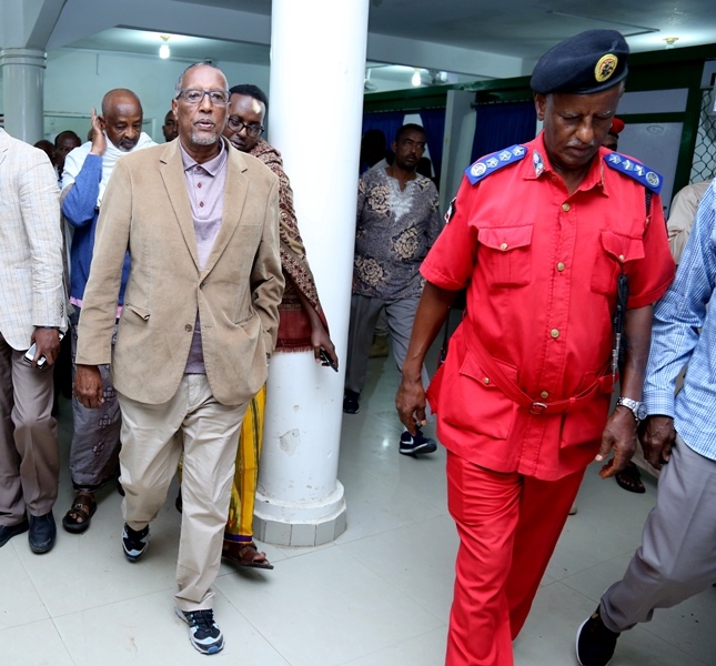 Madaxweynaha Somaliland Muuse Biixi iyo Taliyaha Ciidanka Dabdamiska Hargeysa 27 August 2019.