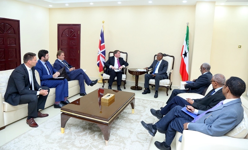 Madaxweynaha Somaliland Muuse Bixii Cabdi oo Qasriga Madaxtooyadda ku qaabilay Amb. Ben Fender iyo madaxda DFID oo qayb ka ah SDF, 9 Sep 2019.
