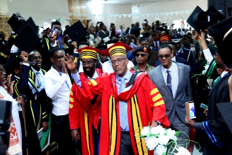 Madaxweynaha Jamhuuriyadda Somaliland, Muuse Biixi Cabdi oo ka qaybgalay munaasibad loo qabtay Arday dhamaysatay jaamacadda Tima-cadde ee Gebiley, 12 Sep 2019.