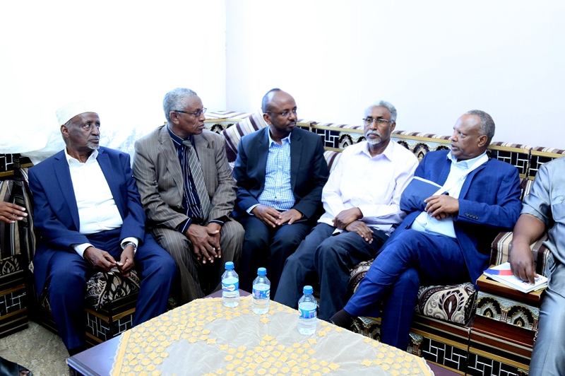 Masuuliyiin, Odayaal iyo waxgarad ka mid ah kuwa ka qaybgalay kulanka Madaxtooyadda ee nabada gobolka Sanaag 6 Oct 2019.