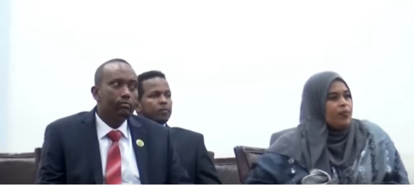Saddex ka mid ah xubnaha Komishanka cusub ee doorashooyinka Somaliland oo la horkeenay golaha wakiiladda 12 Nov, 2019. Araweelo News Network.