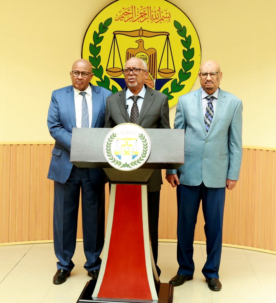 Madaxweyne Ku xigeenka Somaliland, Md Cabdiraxmaan Cabdullaahi Ismaaciil (Saylici), Guddoomiyayaasha xisbiyada mucaaridka ee UCID iyo Waddani, Eng Faysal Cali Xuseen (Faysal Cali Waraabe) iyo Cabdiraxmaan Maxamed Cabdullaahi (Cirro), Madaxtooyadda 26 Desember 2019.Araweelo News Network.