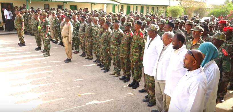 Saraakiisha Ciidanka Qaranka ee Taliska Guud oo Madaxweynaha Somaliland kala hadlayo diyaar garawga Coronavirus 17 March 2020, Araweelo News Network.