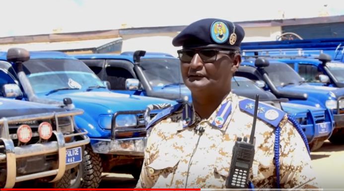 Ciidanka Booliska Somaliland oo gaadiidkii ay jaadka ku qabteen ku buufiyay calaamadda Booliska