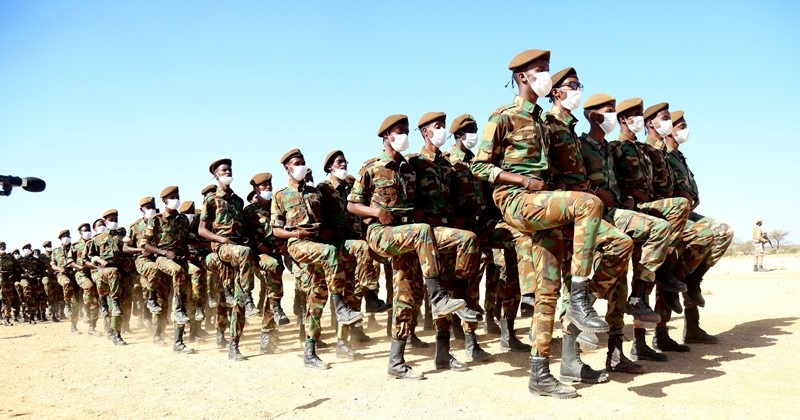 Sarakiisha Madaxweynaha Jamhuuriyadda Somaliland Muuse Biixi Cabdi ku taxay Derejooyinka ee dhamaystay Layli sarkaal dalka gudihiisa lagu tababaray, Dugsiga Tababarka Cabdullaahi Askar Image File Madaxtooyadda Somaliland 31 Oct 2020. Alt, Araweelo News Network