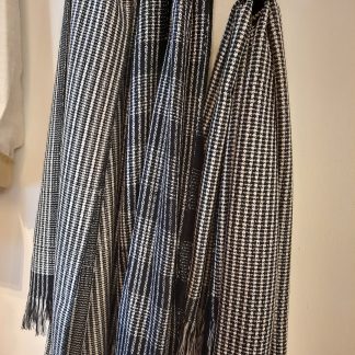 Black & white morino wool scarf