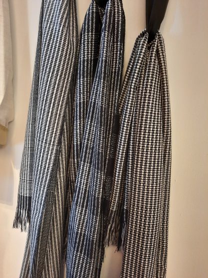 Black & white morino wool scarf