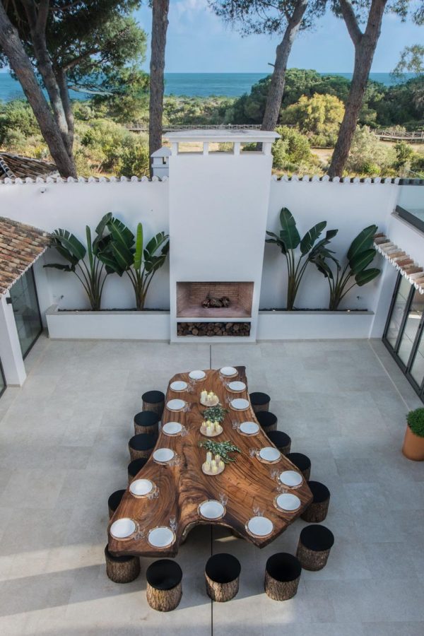 Villa-Siroko-luxury-Marbella-beach-villa-table-set-for-17 (1)