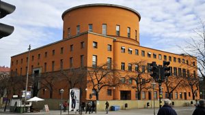 Stockholms stadsbibliotek är ett exempel på tjugotalsklassicism även känt som Swedish grace.
