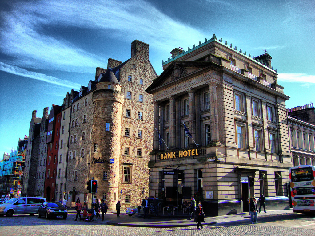 Nybyggt hotell i gammal stil i Edinburgh.