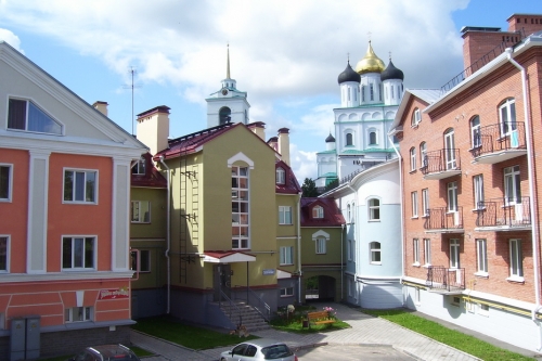 Hela stan har förädlats med nya byggnader som passar in i en historisk stadskärna.