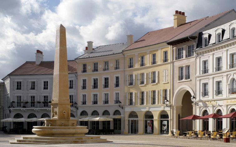 Place de Toscane strax utanför Paris (2002)