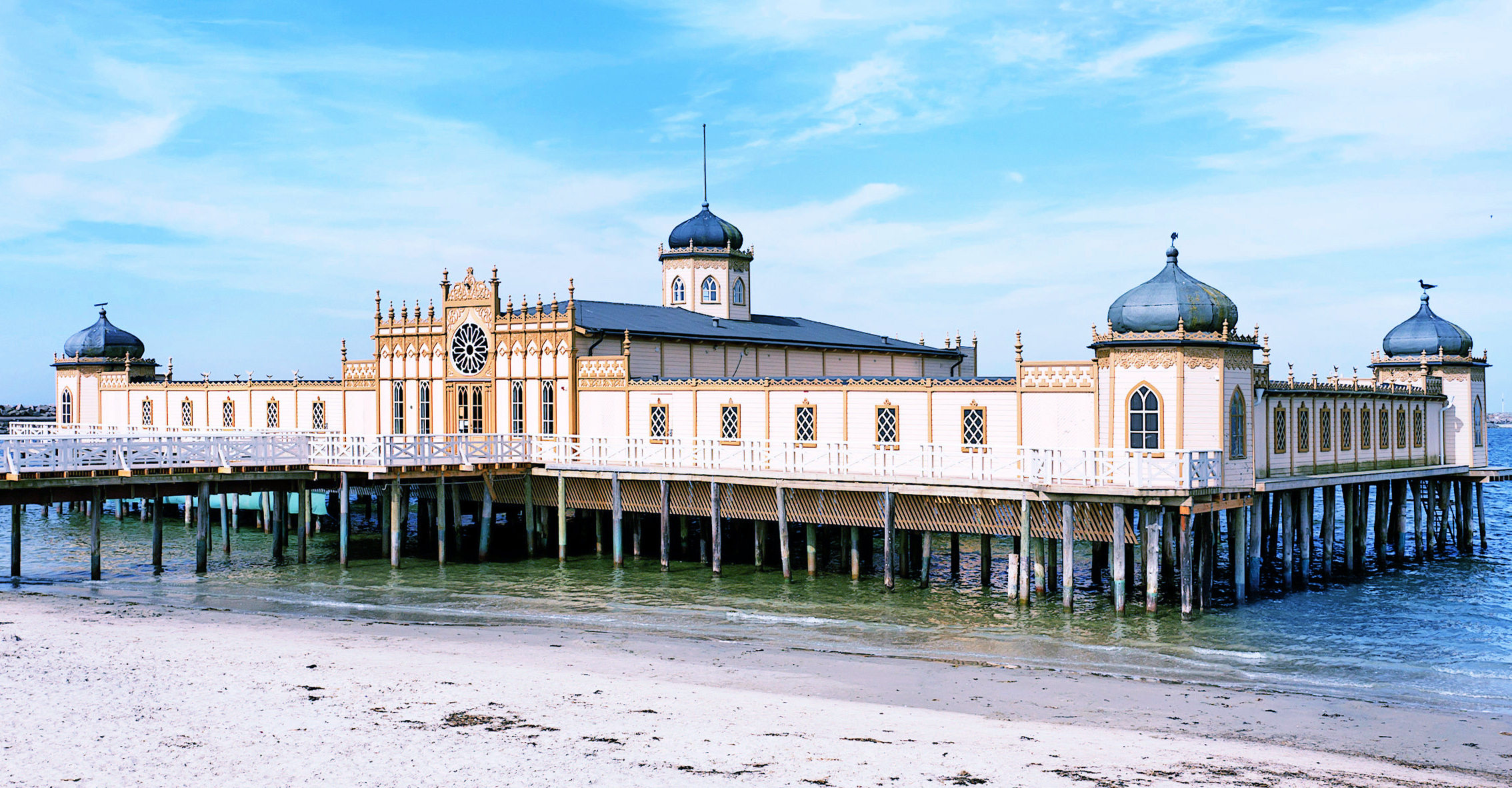 Kallbadhuset är Varbergs vackraste byggnad.