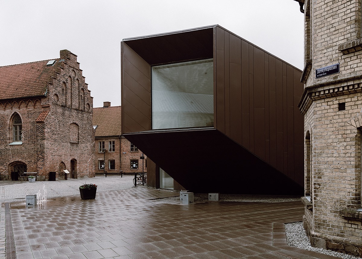 Riksförfularen. Domkyrkoforum i Lund är en av hela 10-talets fulaste byggnader i Sverige.